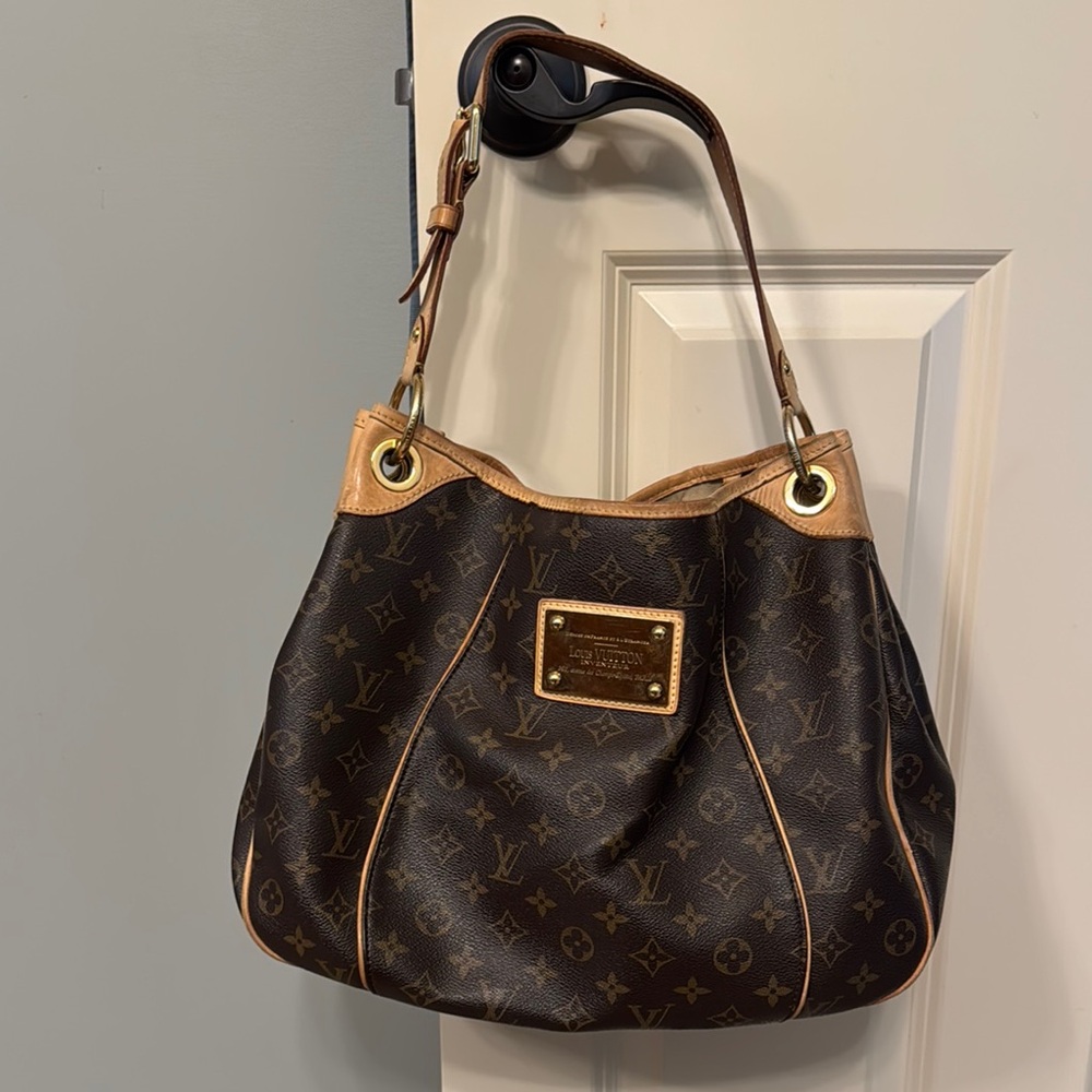 Louis Vuitton Galleria PM Monogram Canvas Shoulder Bag